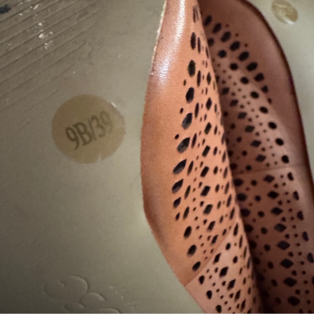 BCBG Paris Size 9 Perdra Leather Platform Heels - Picture 9 of 9